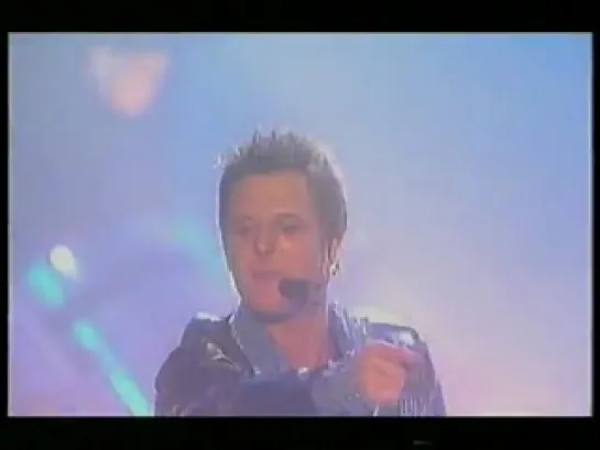 ~ Queen + 5ive - We Will Rock You (Brit Awards 2000) ~ FiveReturn five