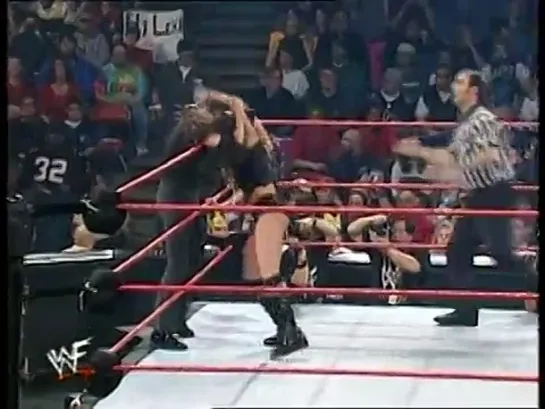 Stephanie McMahon-Helmsley vs Trish Stratus (No Way Out 2001)