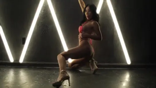 Nicole Doshi - pink bikini, chinese girl, asian, dance, hot, teasing, нижнее белье.