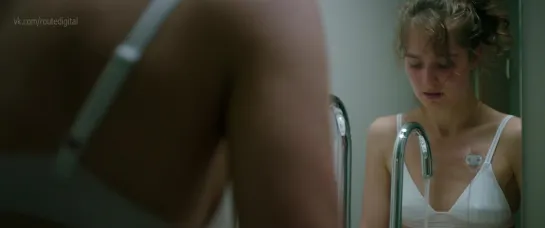 Haley Lu Richardson  - Five Feet Apart (2019) HD 1080p Nude? Hot! Watch Online / Хейли Лу Ричардсон - В метре друг от друга