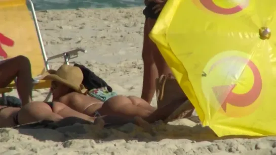 Juliana Paes de fio dental na praia - Upapz - Você Paparazzo | Brazilian Girls vk.com/braziliangirls