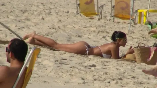 Juliana Paes de fio dental na praia - Upapz - Você Paparazzo | Brazilian Girls vk.com/braziliangirls