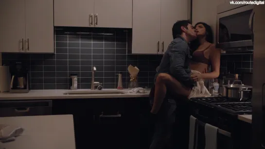 Aislinn Derbez, Erica Silverman Nude @ Easy S01 E04 (2016) 1080 Watch Online / Айслинн Дербес, Эрика Силверман - Проще простого