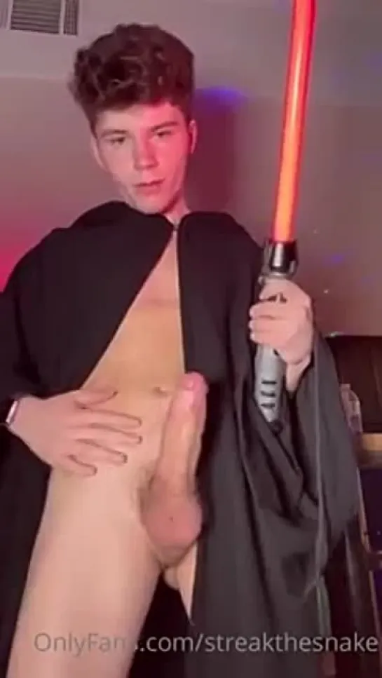 Star Wars Nerd CosPlays With His HUGE Lightsaber