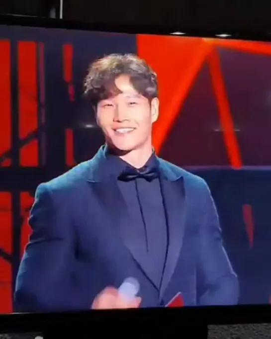 Kim Jong Kook│2018 MAMA in HONG KONG (14.12.2018) (Обновление инстаграма Кап Джина (менеджер Куки))