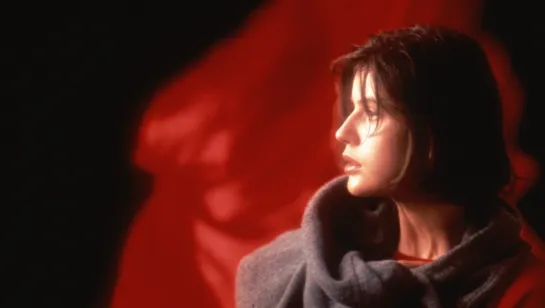 Три цвета: Красный / Trois couleurs: Rouge / Three Colors: Red (1994) Кшиштоф Кесьлёвский / Krzysztof Kieslowski