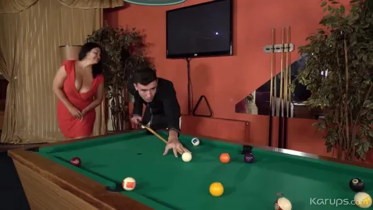 Mature Laura Boomlock Big Tits And Billiards — Видео