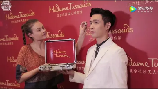 [РУСС. САБ] 170828 EXO LAY YIXING @ Madame Tussauds