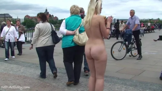 Sandra Nude in Public 2