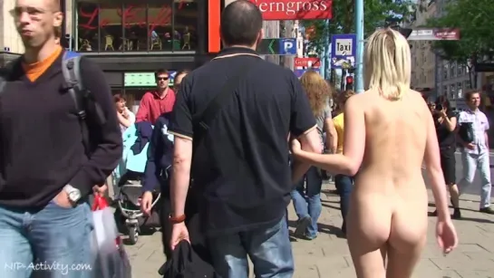 Lucie Nude in public 4