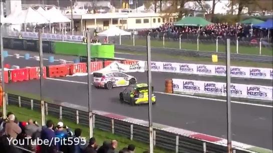 Росси показывает кто тут батька (Monza Rally Show 2014)