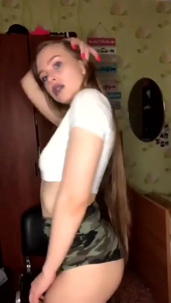 Хвастается своей попкой, шикарный орех, тверк, twerk, попа, эротика,  bigo live russia