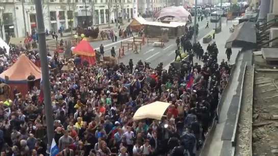 Избиение навальнистов ОМОНом на митинге 12 июня 2017. Акция оппозиции на Тверской улице в Москве. (Назад в будущее СССР 2.0)