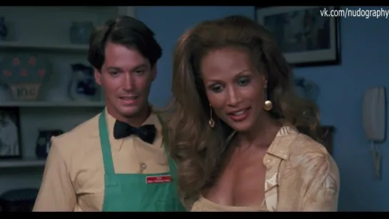 Беверли Джонсон (Beverly Johnson) в фильме "Заряженное оружие 1" (Loaded Weapon 1, 1993, Джин Квинтано)