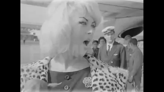 Coccinelle - On Fait Tout A La Main (Tribute Music Video) (1960)