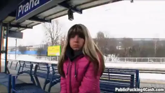 За деньги в поезде. Русское порно.