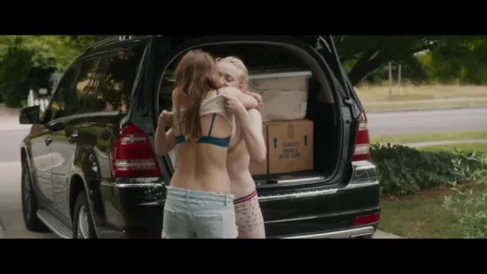 Elizabeth Olsen, Dakota Fanning Sexy - Very Good Girls (2013) HD 1080p