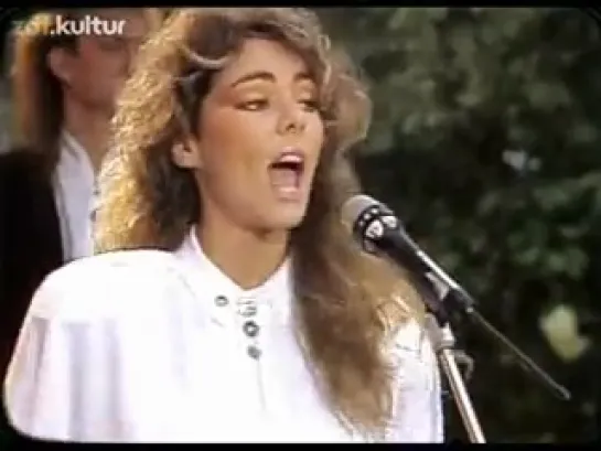 Sandra - Heaven can wait ( live, ZDF-Hitparade, Sommer open air version, 1988 )