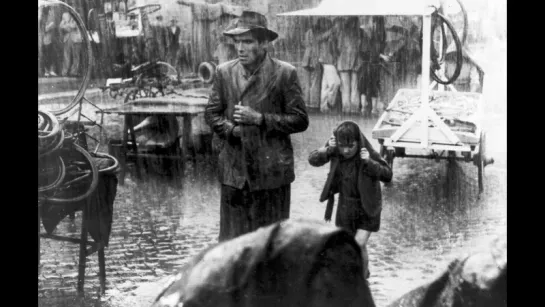 " Похитители велосипедов " 1948 / Ladri di biciclette / реж. Витторио Де Сика / драма