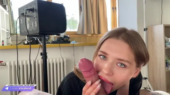 Hot Bitches HUB 🔥Sensual blowjob with red lipstick