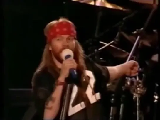 1992-06-06 - Guns N' Roses  feat. Steven Tyler & Joe Perry - Mama Kin  amp  Train Kept A Rollin'  - Live In Paris