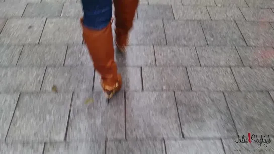 Julie Skyhigh - High heel boots walking in Budapest during a day off / Прогулка по Будапешту в выходной в сапогах на шпильках