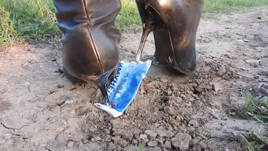 Stiletto boots crush bottle of yogurt / Топчет бутылку от йогурта в сапогах с острыми каблуками