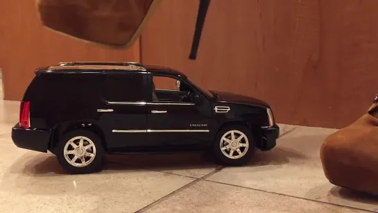 Toy R_C Escalade crushed under tall suede platform high heel boots / Ломает Кадиллак в высоких замшевых сапогах на шпильке