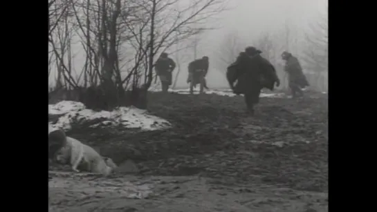 Долгие вёрсты войны (1975). Утренний бой между советских солдатами и немцами у высоты