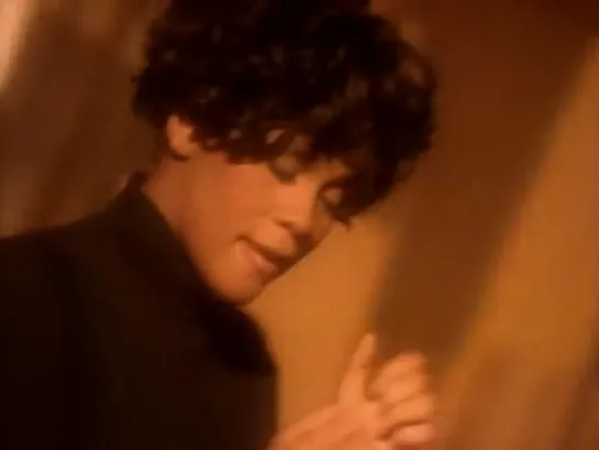 Whitney Houston - Im Every Woman (Official Video)