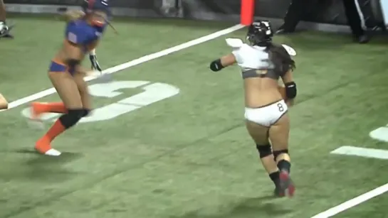 Такие милые футболистки - LFL Legends football league GIRLS ATTACK _ hits and fights !