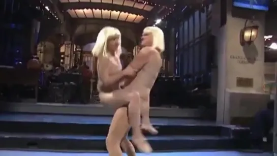 Jim Carrey & Iggy Azalea - Sia's Chandelier (US TV, SNL) (2014)