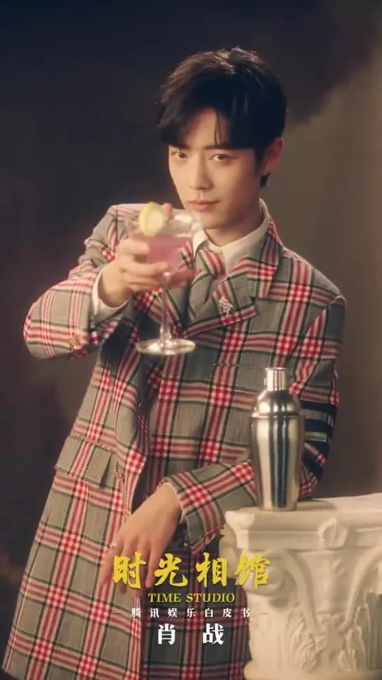 200108 Video - Xiao Zhan shows off his charisma as a bartender Do you want a drink