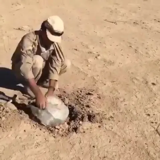 Kurdish sappers. This kind of work takes your breath away.