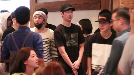 iKON in restaurant YG - Samgeori Butchers. 04.06.15