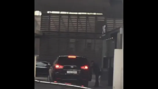 150929 #iKON #Bobby spotted at YG Building Today around 4PM KST.