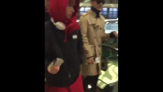 112115 iKON at Gimpo Airport~ June tripped