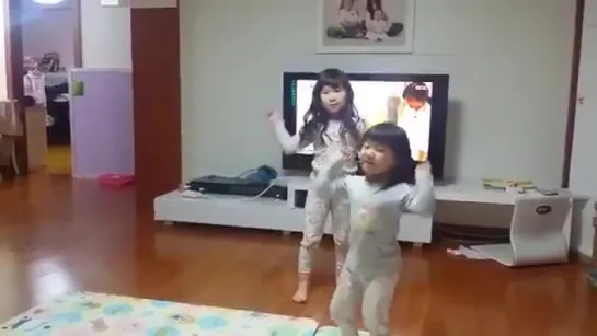 Little girls dancing Rhythm ta