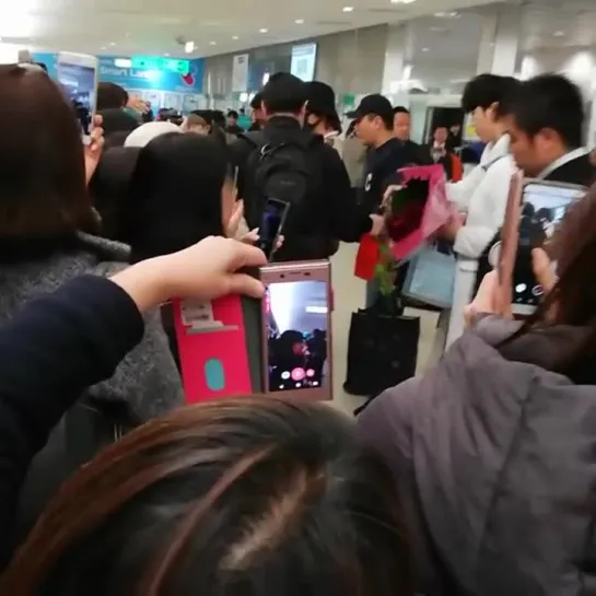 20181218 Ли Джун Ки отбывает из Osaka International Airport 大阪国際空港ー ITAMI в Йокогаму. Ву kakitoremon