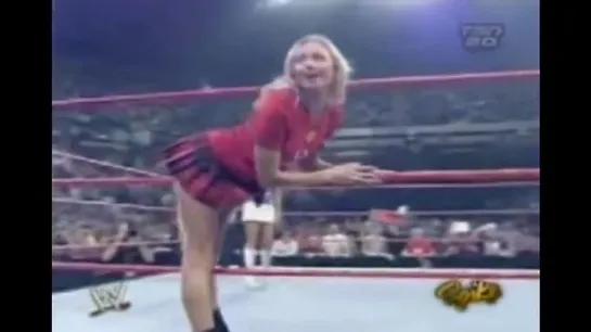 Trish Stratus vs Stacy Keibler - RAW 10.11.2004