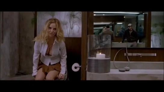 Kelli Garner писает (сцена из фильма Лондон, 2005)