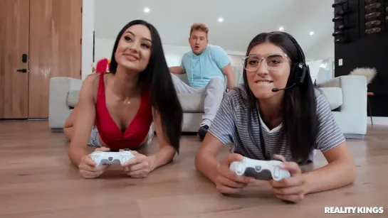 Eliza Ibarra - Fucking Gamer RoomieS BF