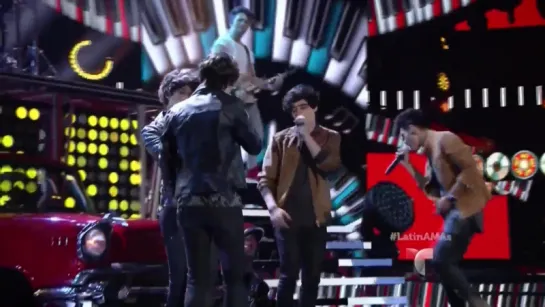 CD9 canta “Ángel cruel“ en los Latin American Music Awards 2015 (08/10/2015)