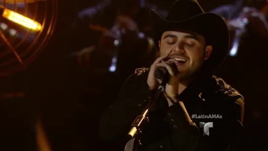 Gerardo Ortiz canta “Por que terminamos” en los Latin American Music Awards 2015 (08/10/2015)