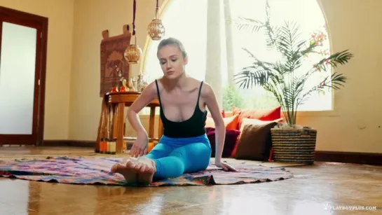 Hot yoga Emily Bloom