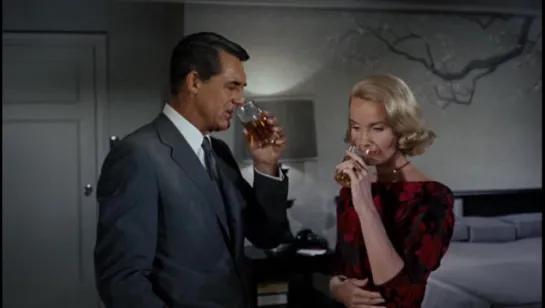 На север через северо-запад (К северу через северо-запад) / North by Northwest / 1959. Режиссер: Альфред Хичкок.