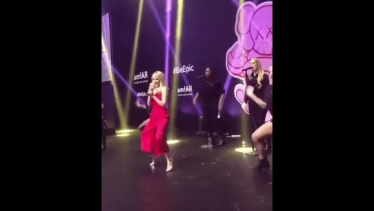 Dancing (amfAR Hong Kong Gala 26.03.2018)