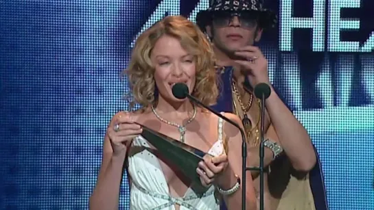 Kylie Minogue Wins Highest Selling Single (ARIA Awards 15.10.2002)