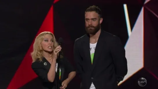 Kylie Minogue and Joshua Sasse Promote Marriage Equality At ARIAs (23.11.2016)