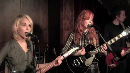 I Saw Her Standing There - MonaLisa Twins (The Beatles Cover) (sub)